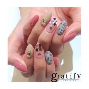 Gratify グレーチェックネイル